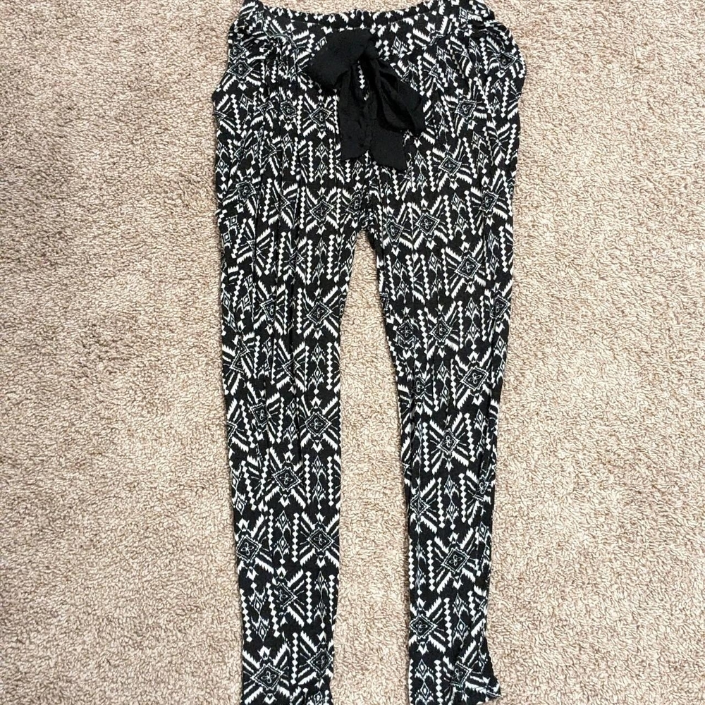 Wet Seal Black & White Aztec Tribal Print Harem Pants